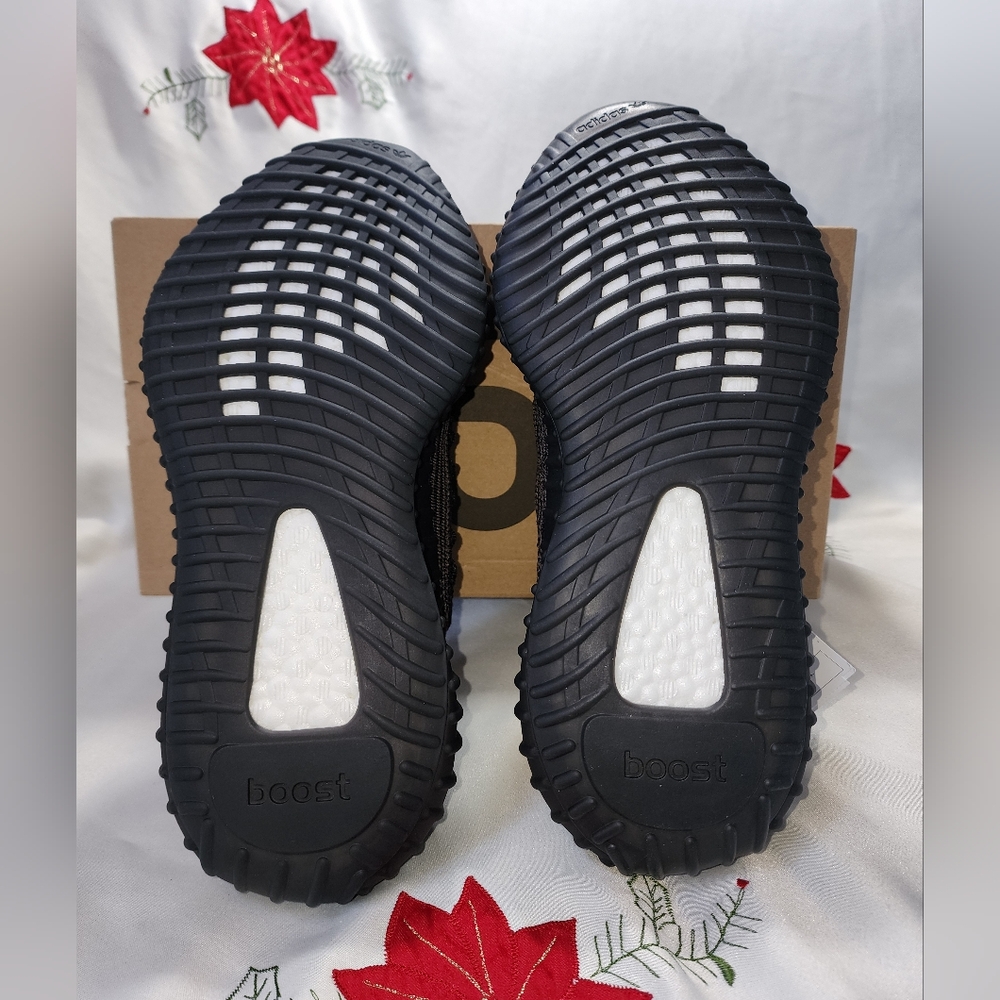 Adidas Yeezy Boost 350 V2
CMPCT Slate Carbon Size 8.5 Men's - Picture 8 of 16